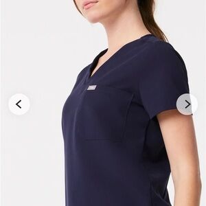 Figs Women's Catarina Navy Blue scrub top large